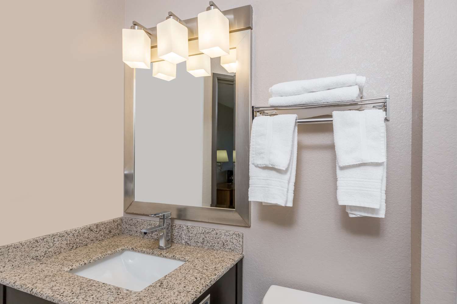 Super 8 by Wyndham Sioux City South 17/19
