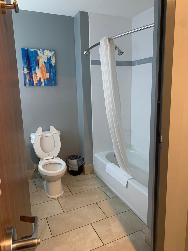 La Quinta Inn & Suites by Wyndham Louisville East 41/45