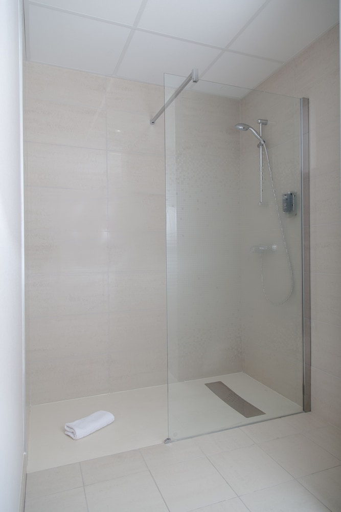 Brit Hotel Toulouse Colomiers L Esplanade 66/66