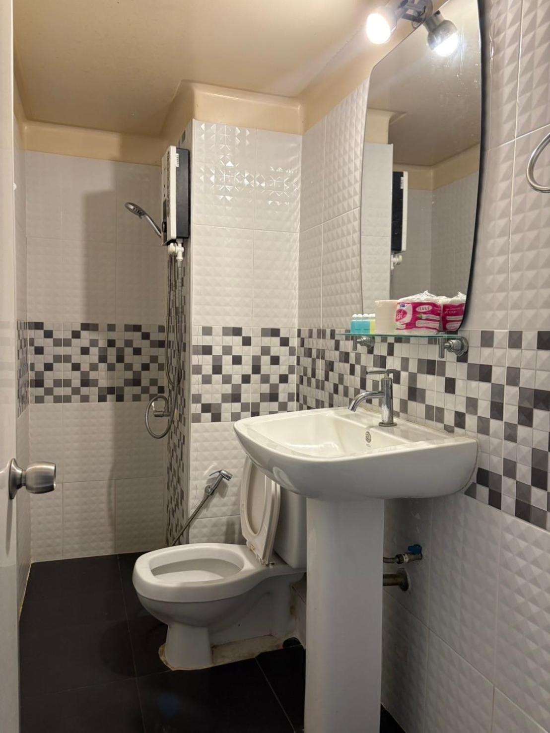 Deluxe At Popular Condo 33/34