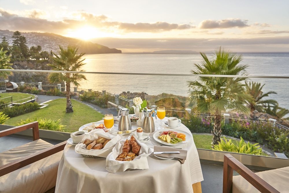Les Suites At The Cliff Bay 17/34
