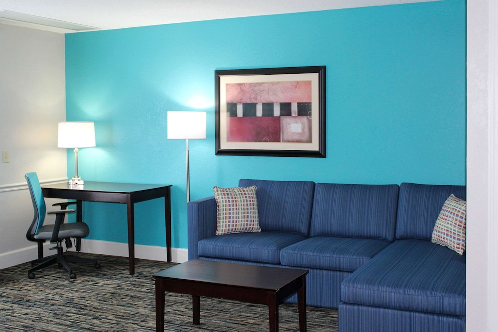 Quality Inn Crossville Near Cumberland Mountain State Park 35/47
