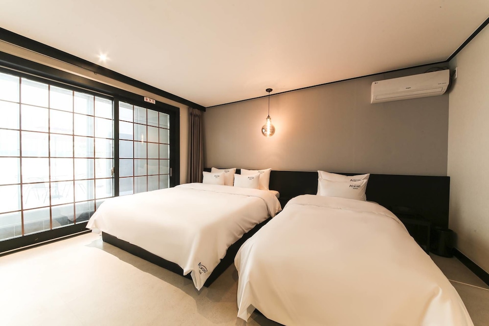 Busan Gupo Almond 9/58