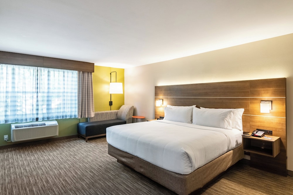 Standard, King Bed, Extra Floor Space