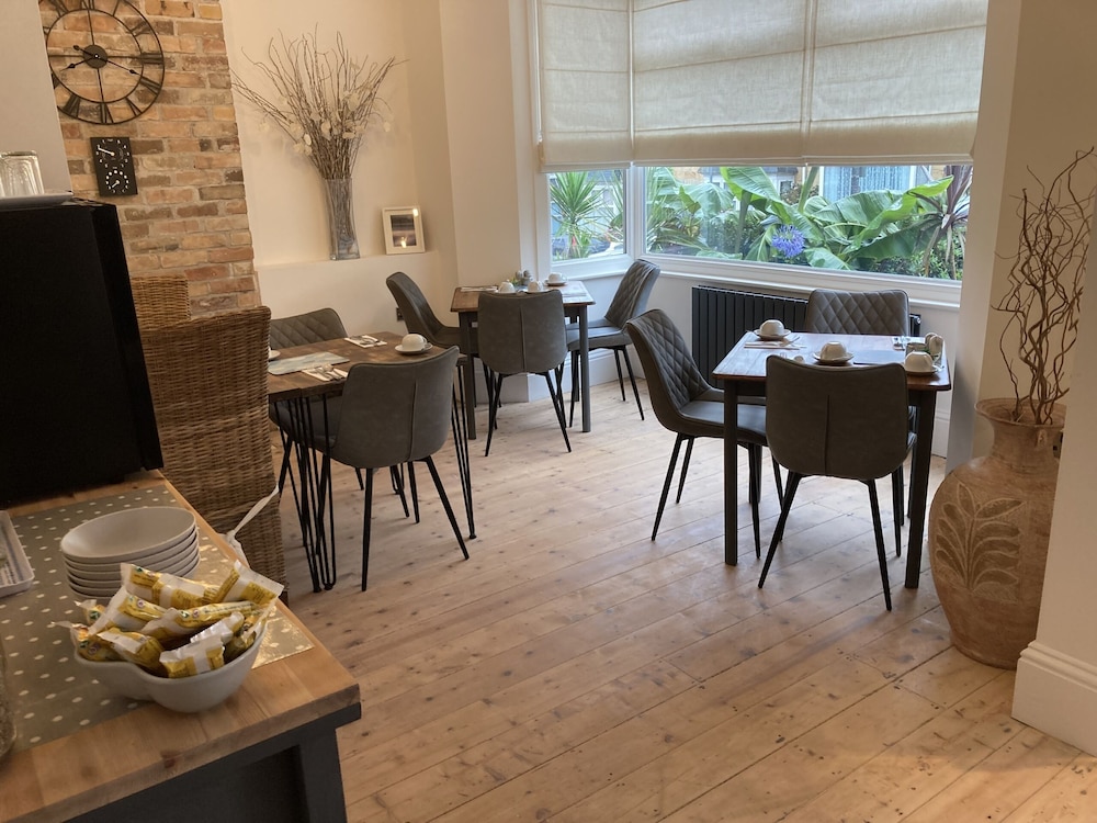 Summer Breeze Guest House - B&B 40/42
