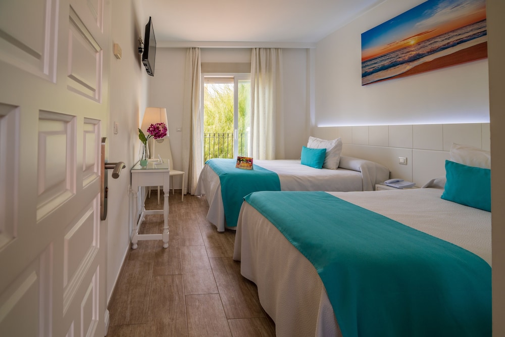 ROOM, TWIN BEDS, TERRACE