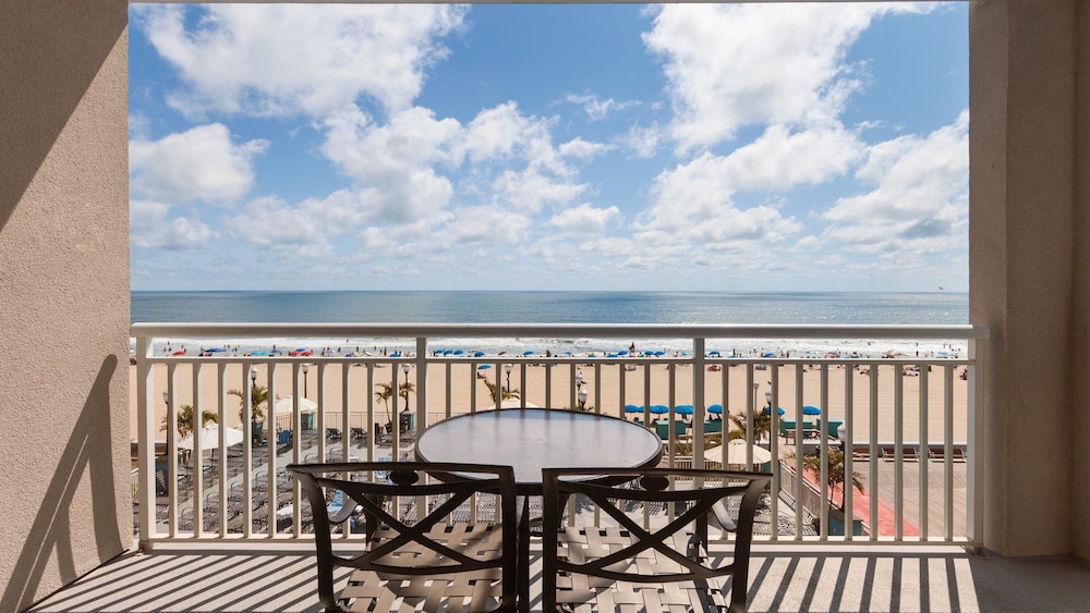 Holiday Inn Hotel And Suites Ocean City 76/78