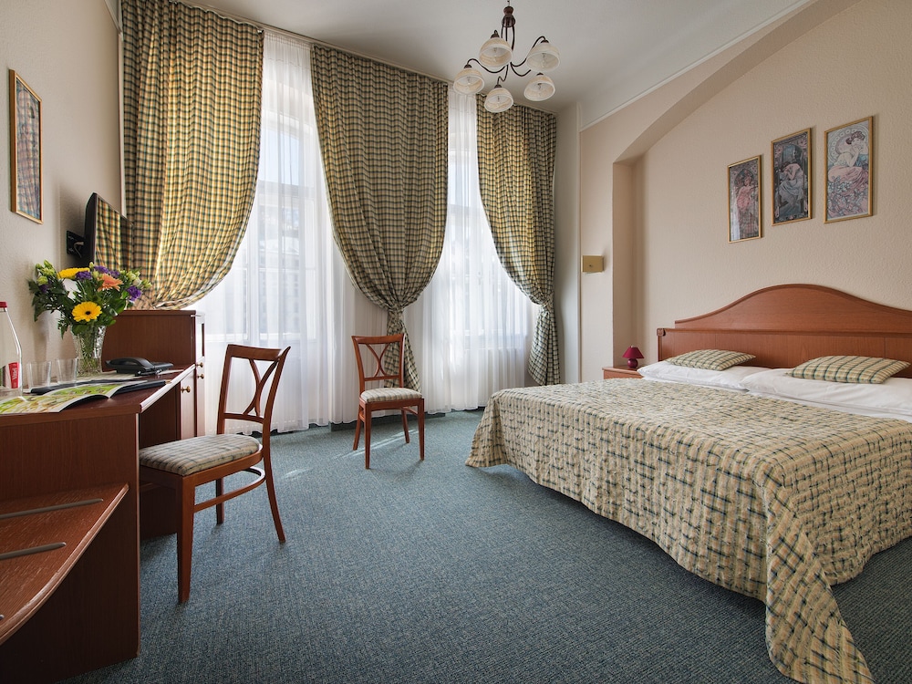 Ea Mozart Hotel 9/18