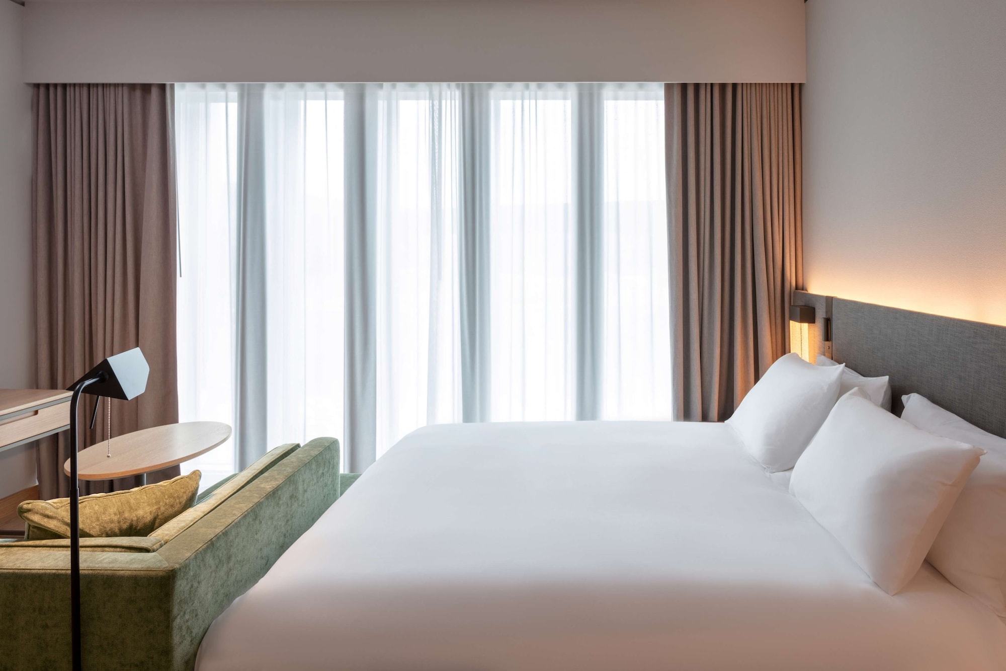 ROOM, KING BED
