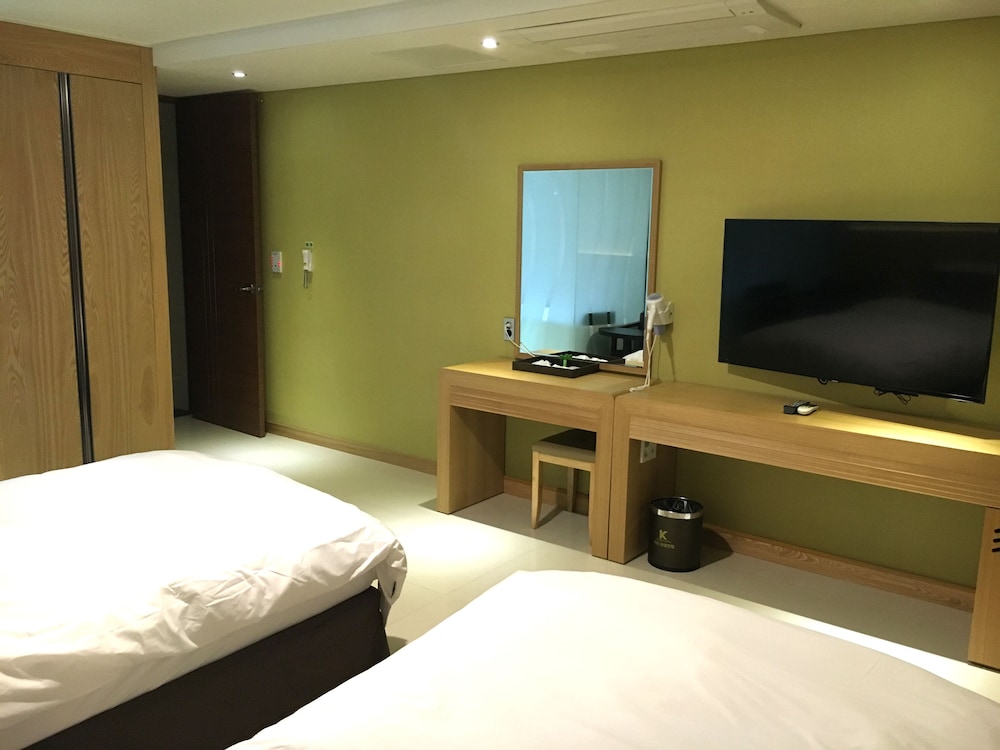K Tourist Hotel 7/24