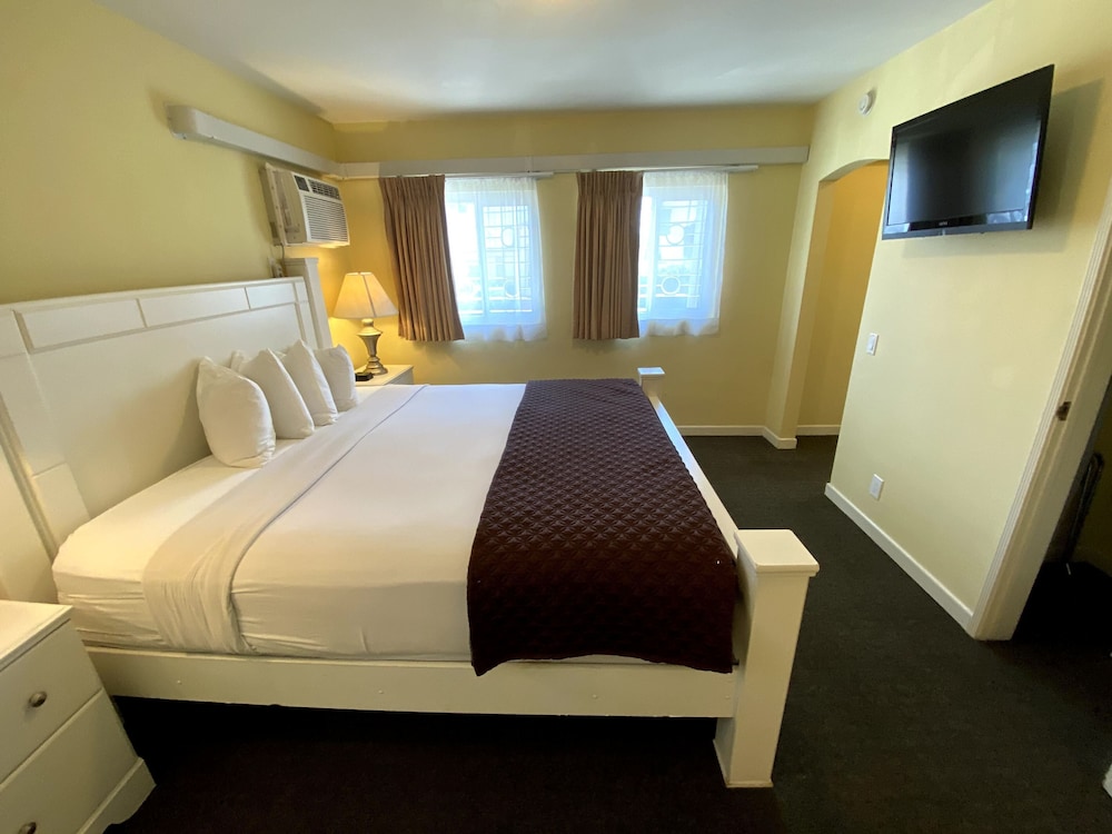 DELUXE, SUITE