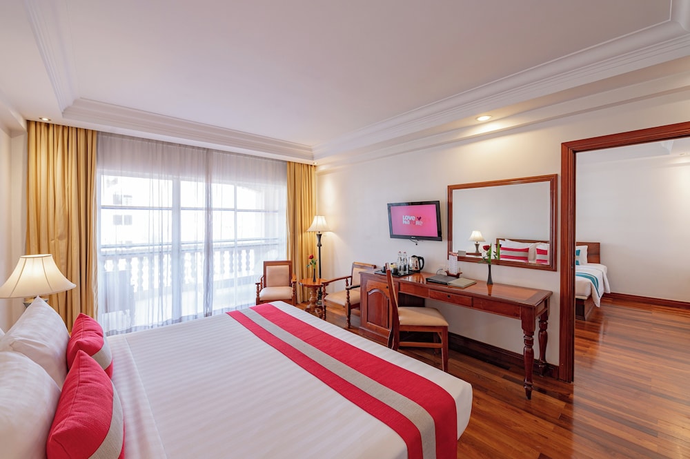 Family Suite, 1 King and 1 Single Beds