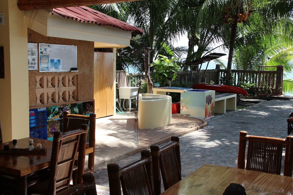 Wellbeach Dive Resort 57/74