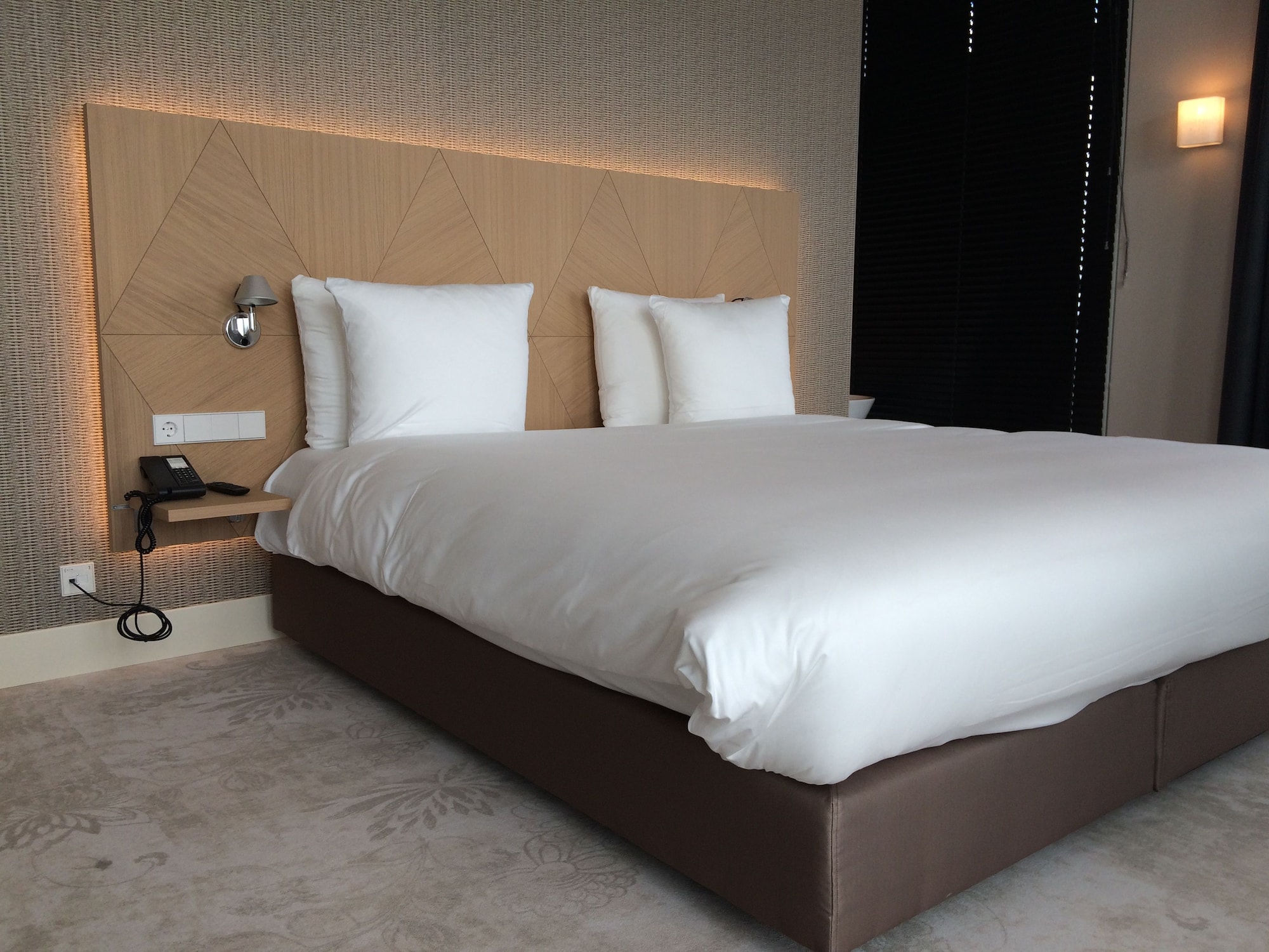 SUPERIOR, SUITE, KING BED