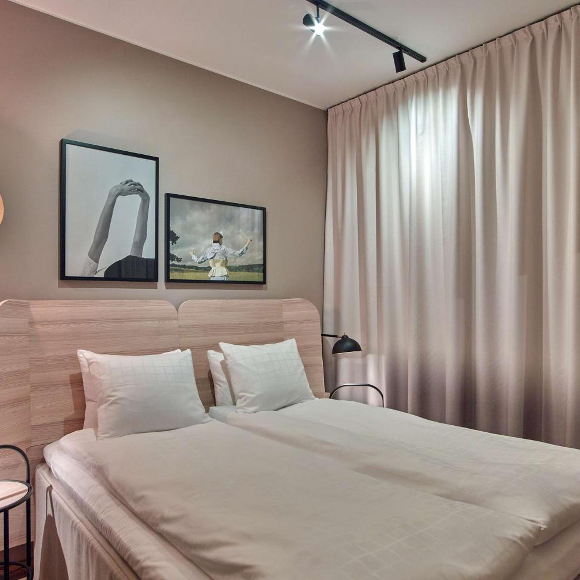 Room, Double Bed, No Window