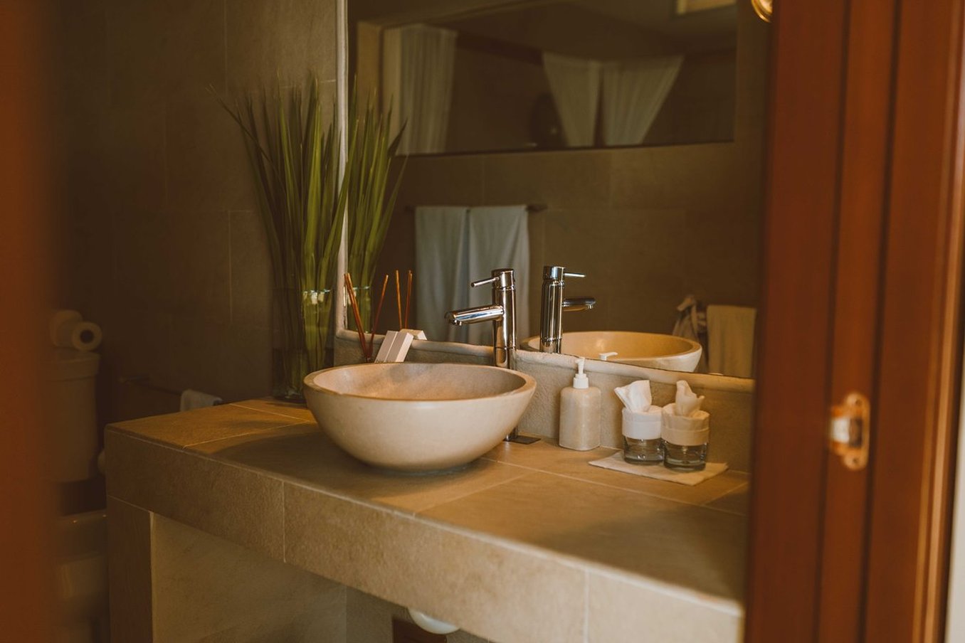 JASHITA HOTEL BOUTIQUE 83/84