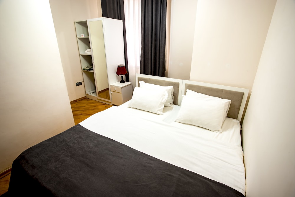 Central Baku Hotel 10/50