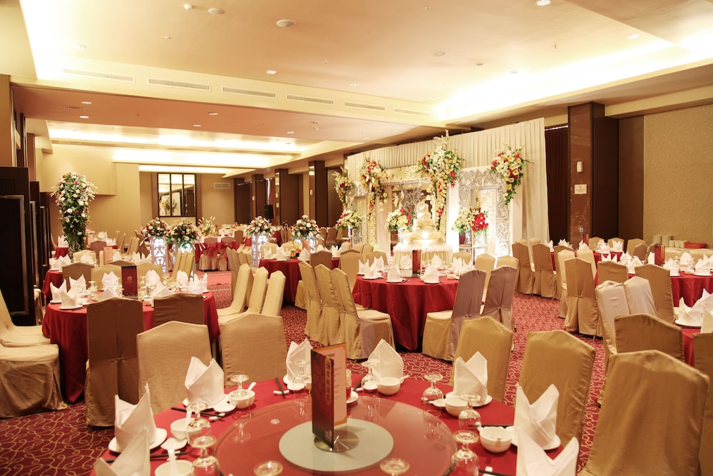Java Paragon Hotel And Residences 54/76