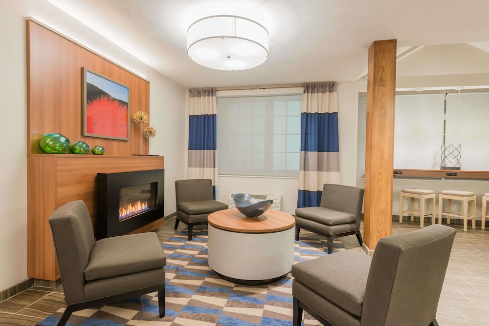 Microtel Inn and Suites By Wyndham Altoona 18/27