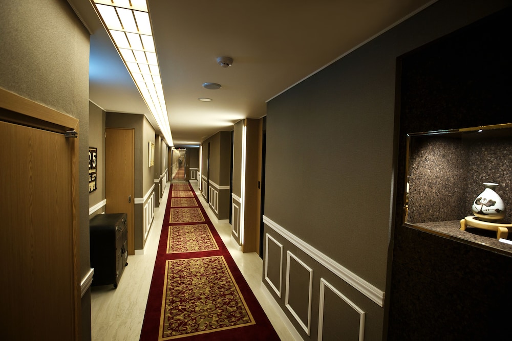 Ariana Hotel 40/51