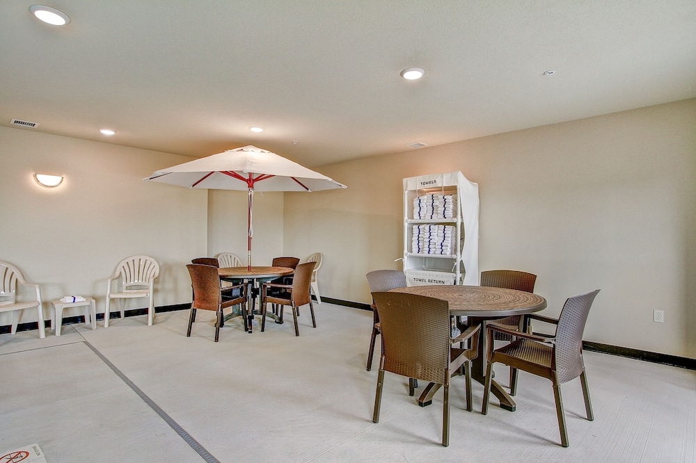Cobblestone Hotel & Suites - Pulaski 51/62
