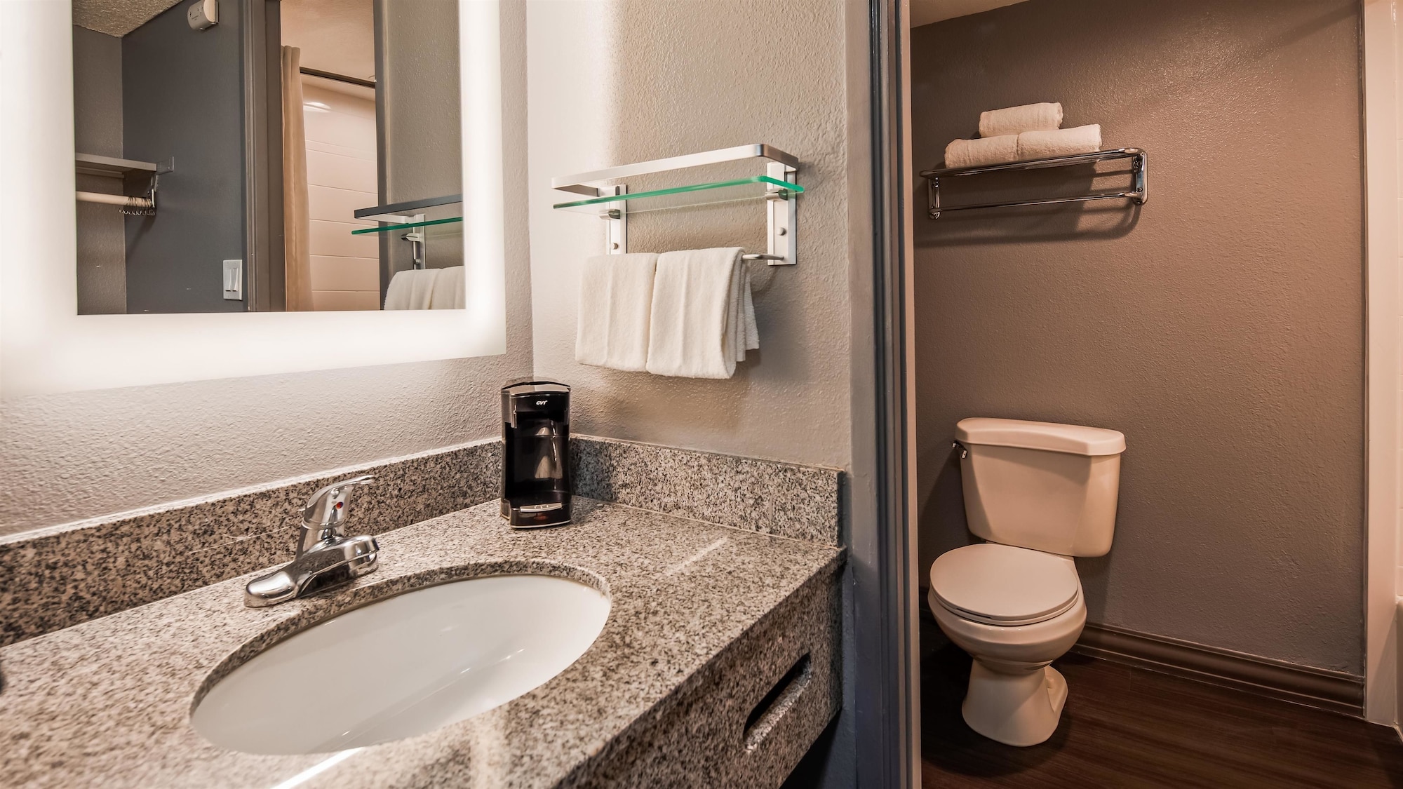 غرفة قياسية بسريرين كوين، Best Western Yacht Harbor Hotel 6/8