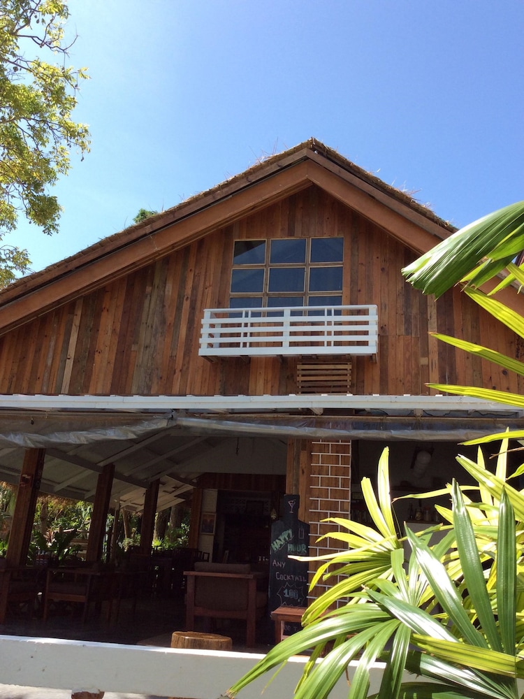 Sunshine Beach Resort 1/100