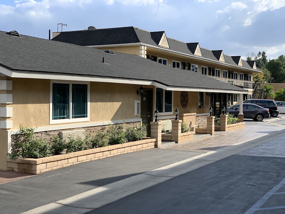 Walnut Inn & Suites 2/44
