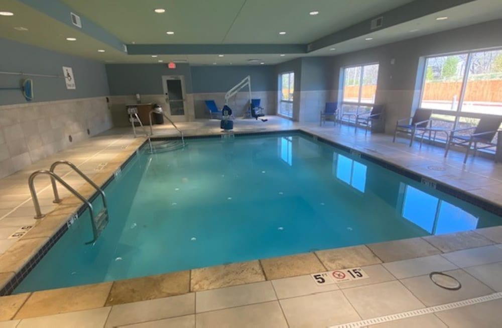 Holiday Inn Express and Suites Warrensburg North 3/58