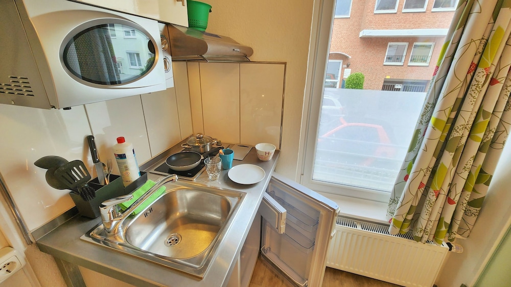 B & L Hostel 30/50