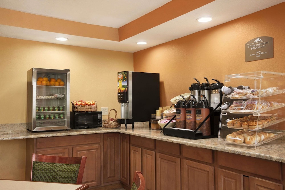 Microtel Inn Suites By Wyndham Albany Airport 29/49