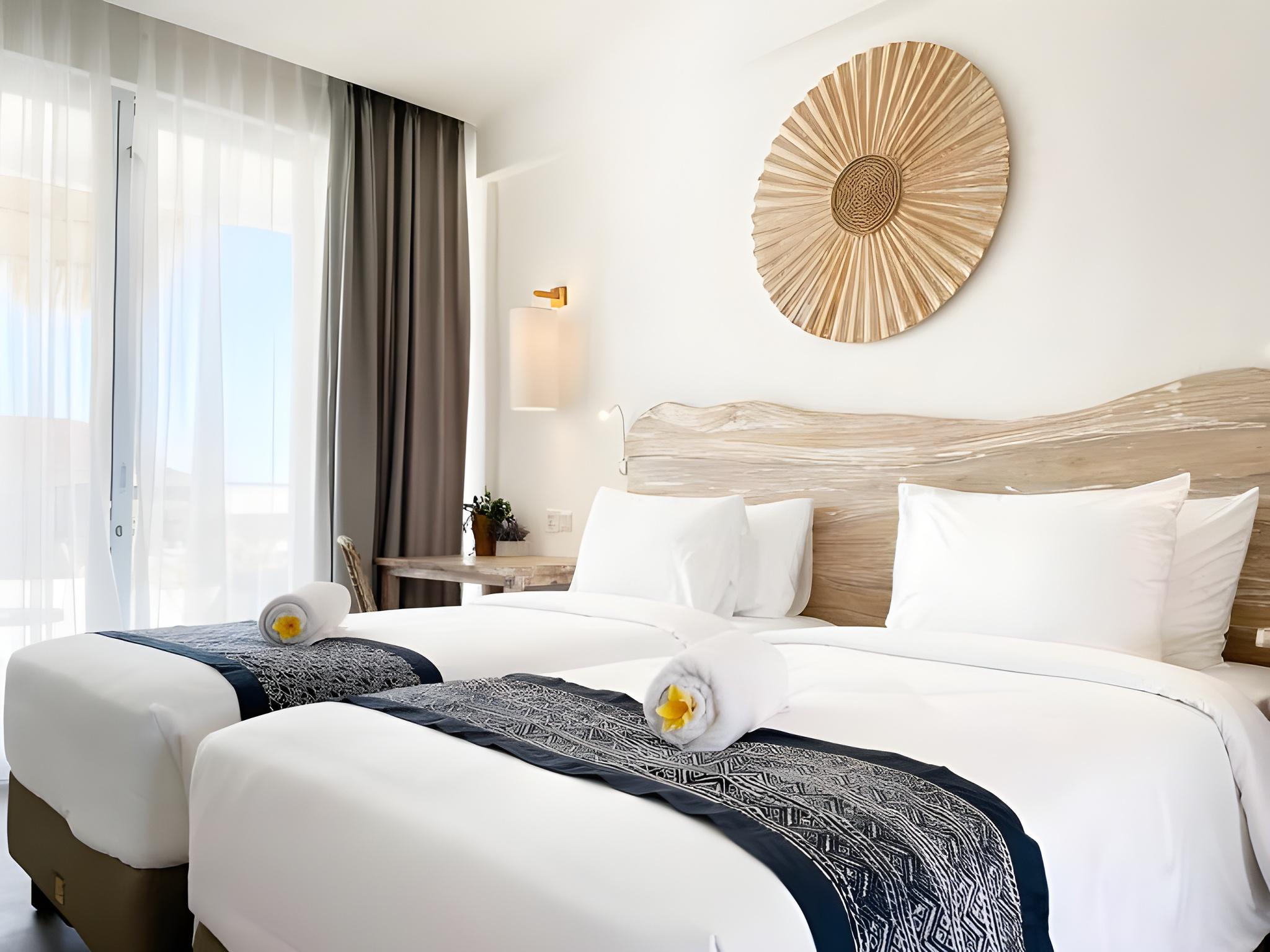 Pool, Deluxe, Twin Beds