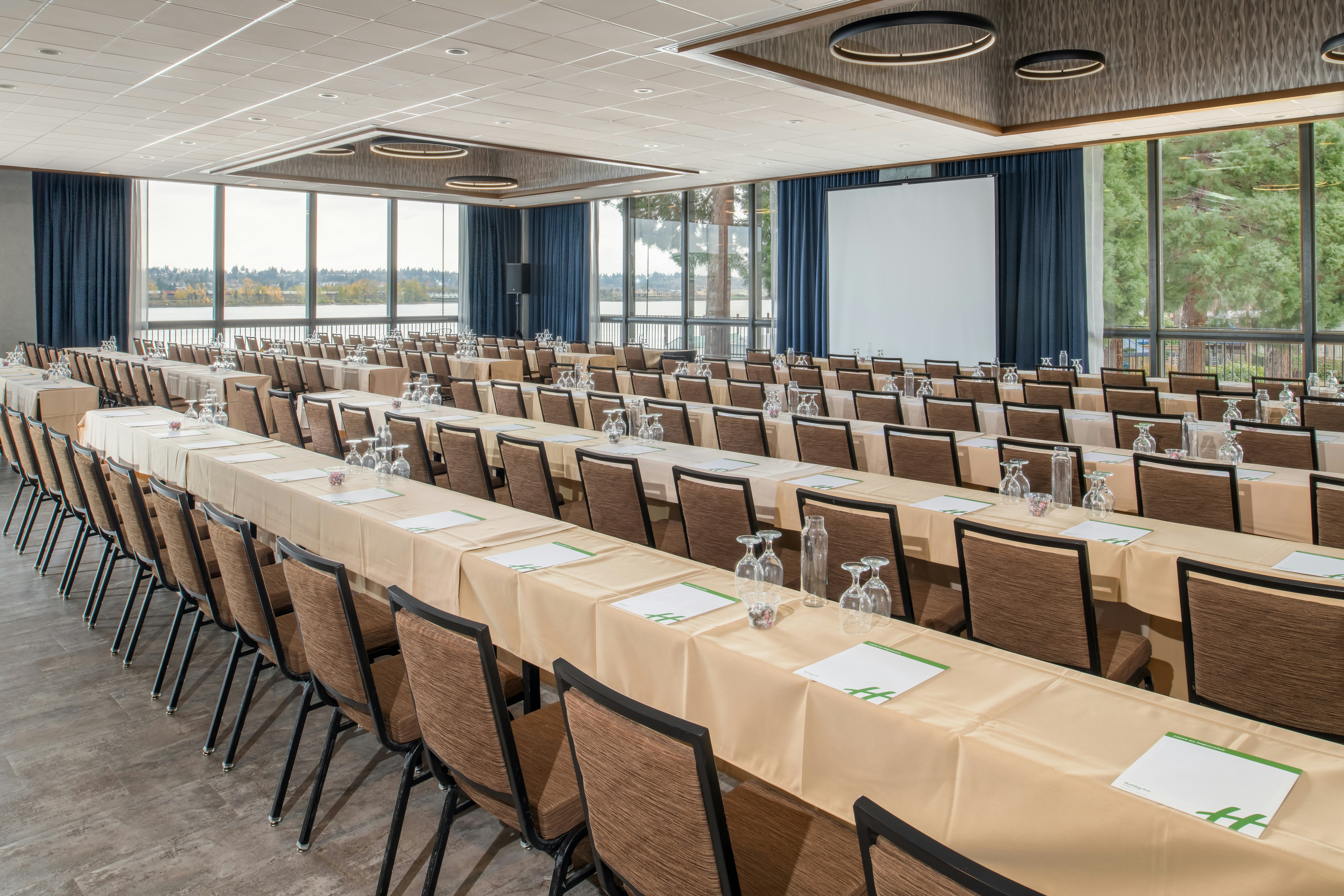 Holiday Inn Portland Columbia Riverfront An Ihg Hotel 30/53