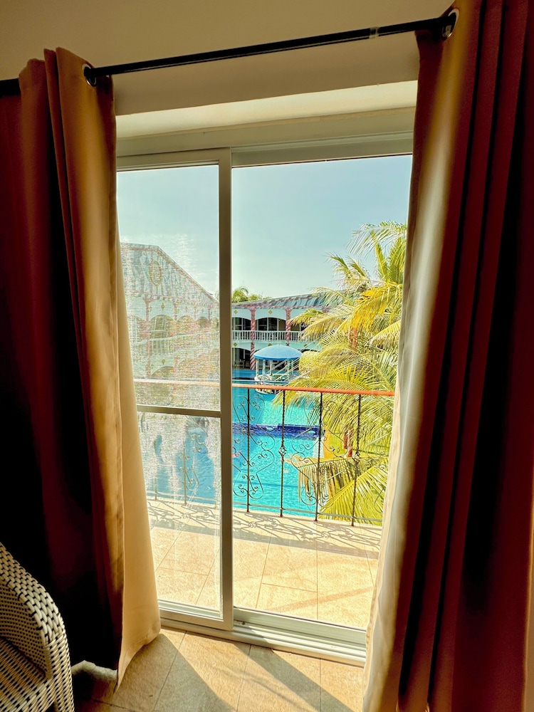 Roman Empire Panglao Boutique Hotel 25/50