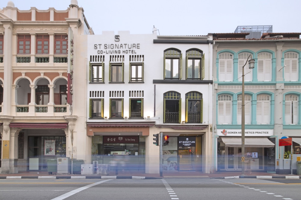 ST Signature Chinatown 4/50