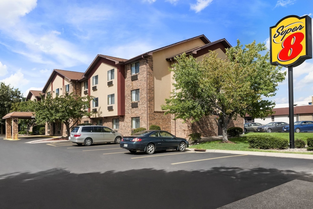 Super 8 By Wyndham Peoria East 1/25