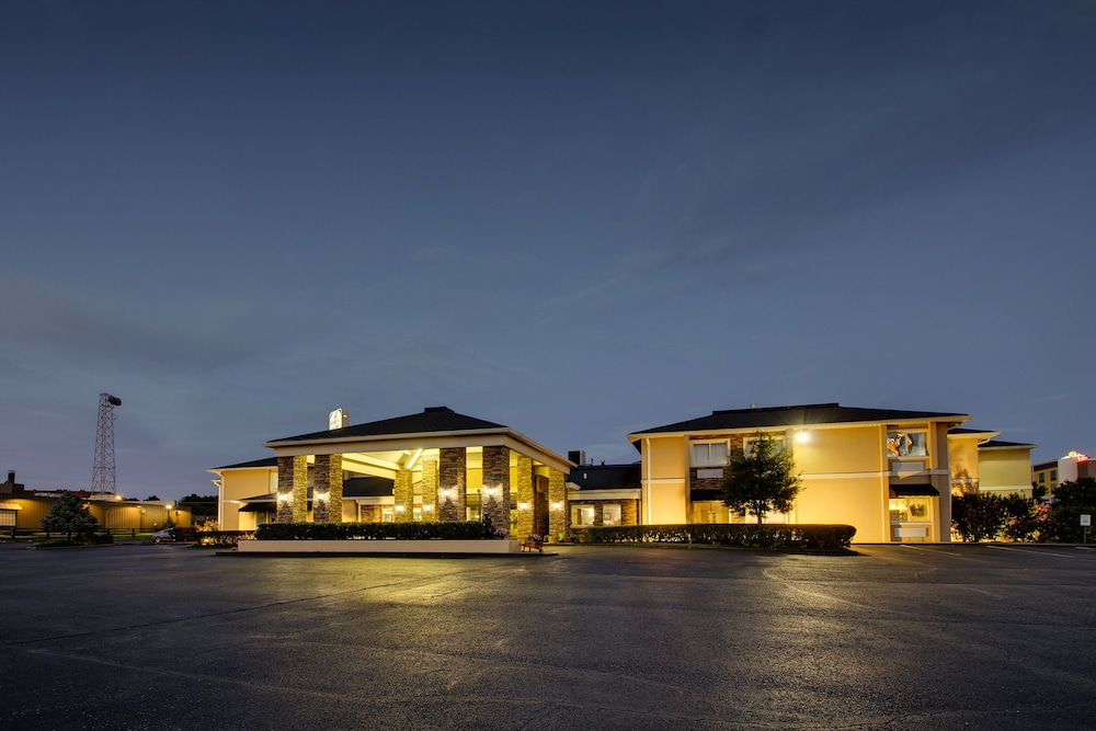 Greenfield Inn and Suites Elizabethtown KY I65 Exit 94 2/62