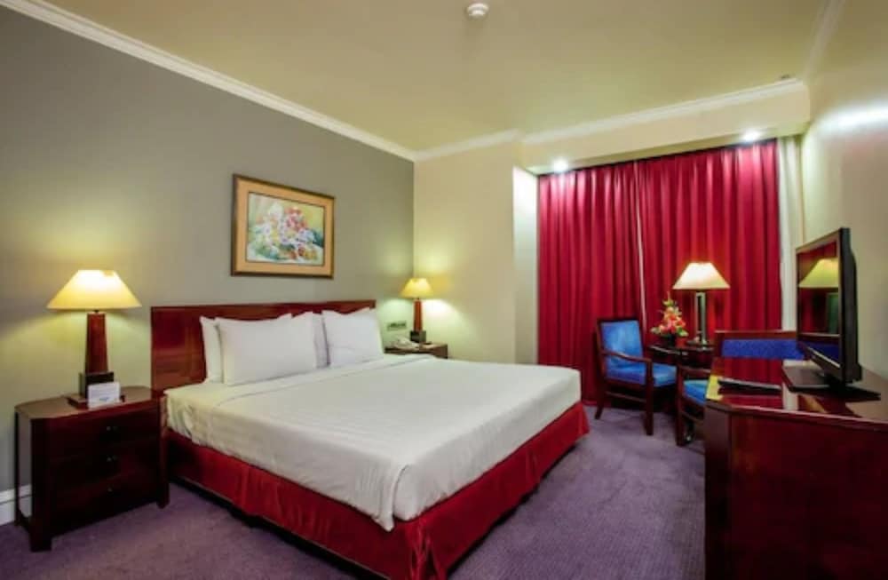 Surabaya Suites Hotel Powered by Archipelago 33/66
