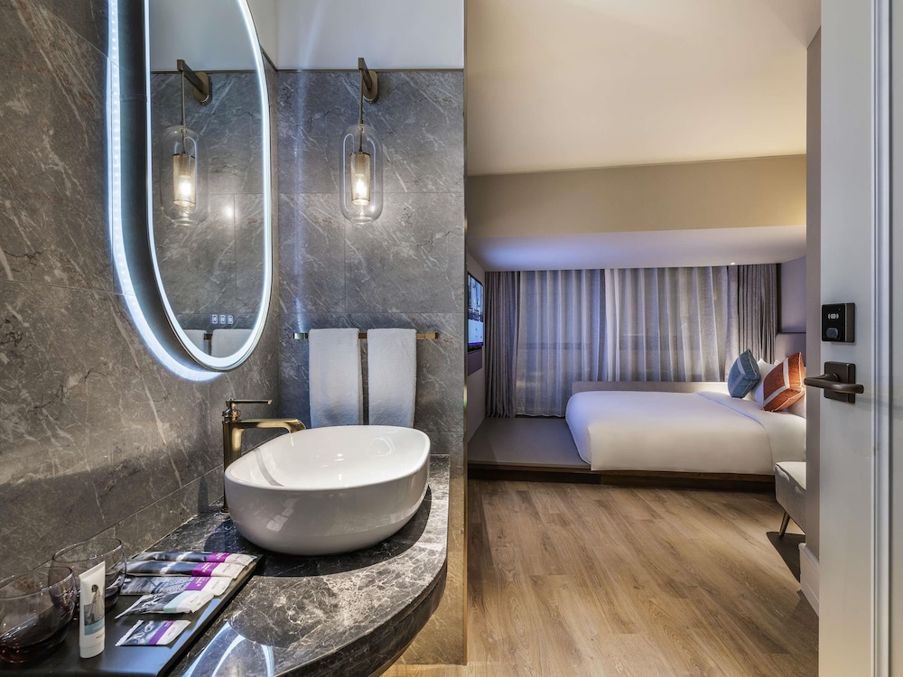 Mercure Hangzhou West Lake 56/59