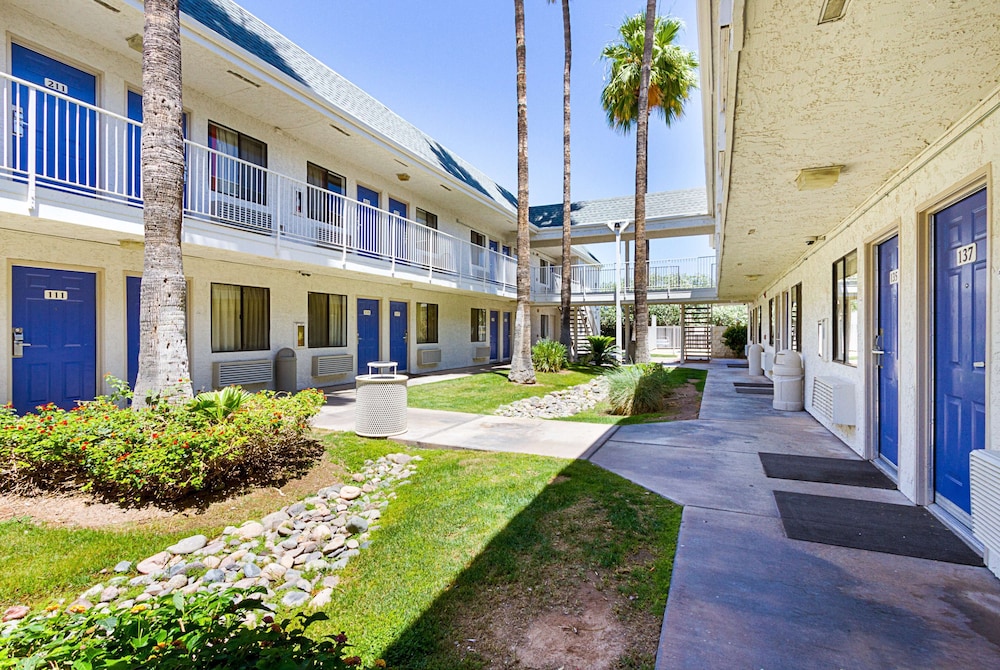 Motel6 Mesa, AZ - South 42/47