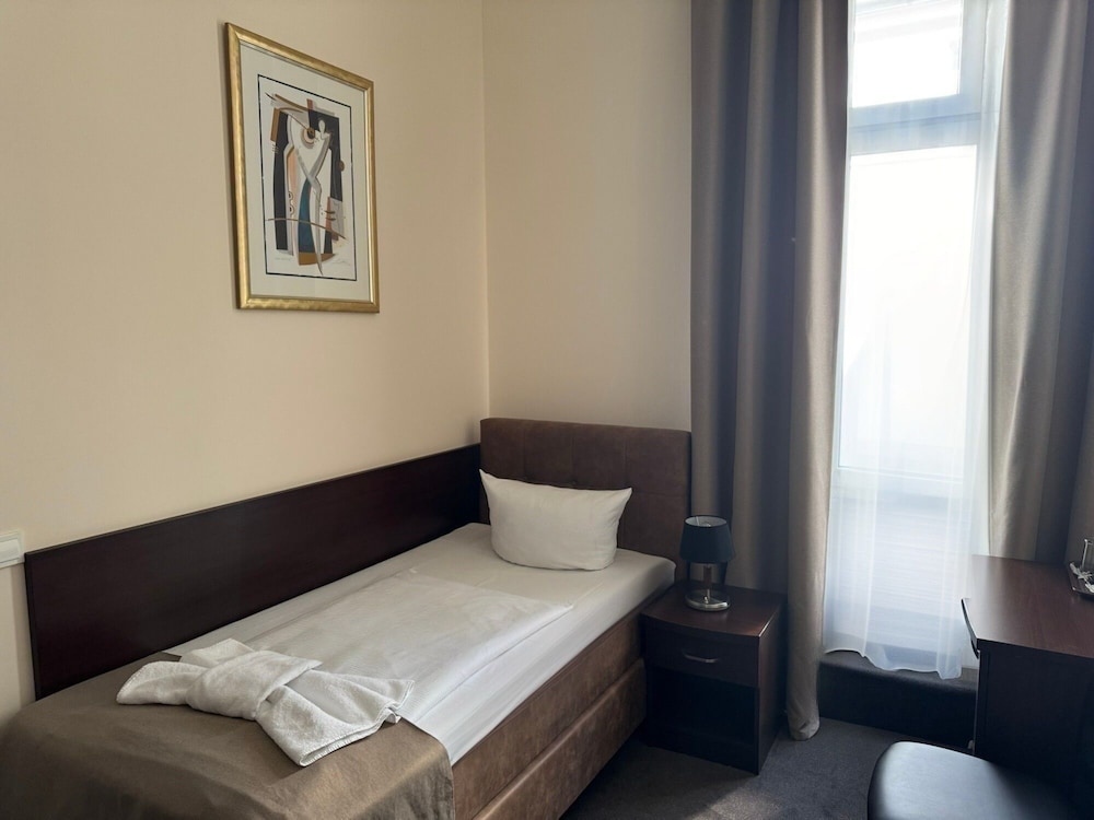 Upper Room Hotel 14/73