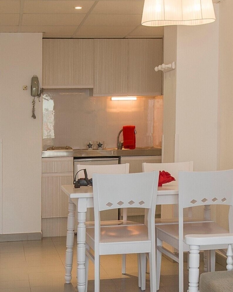 Coral Star Apartments 52/70
