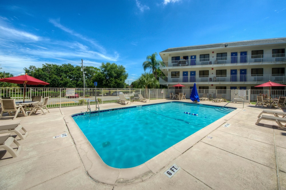 Motel6 Bradenton, FL 54/63