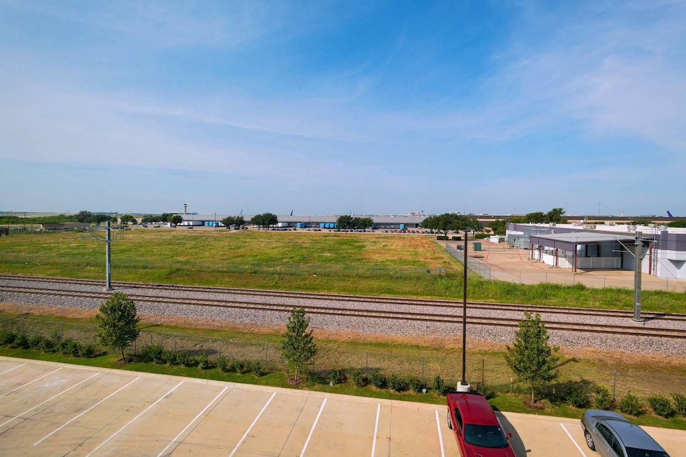 TownePlace Suites by Marriott Dallas DFW Airport North/Irving 24/54