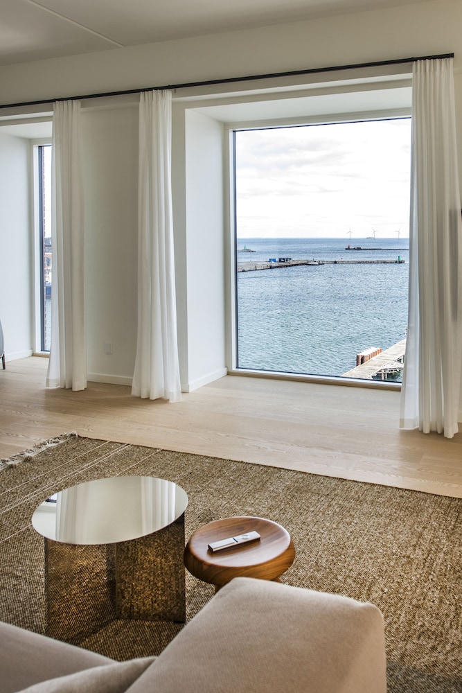 Stay Seaport 42/46
