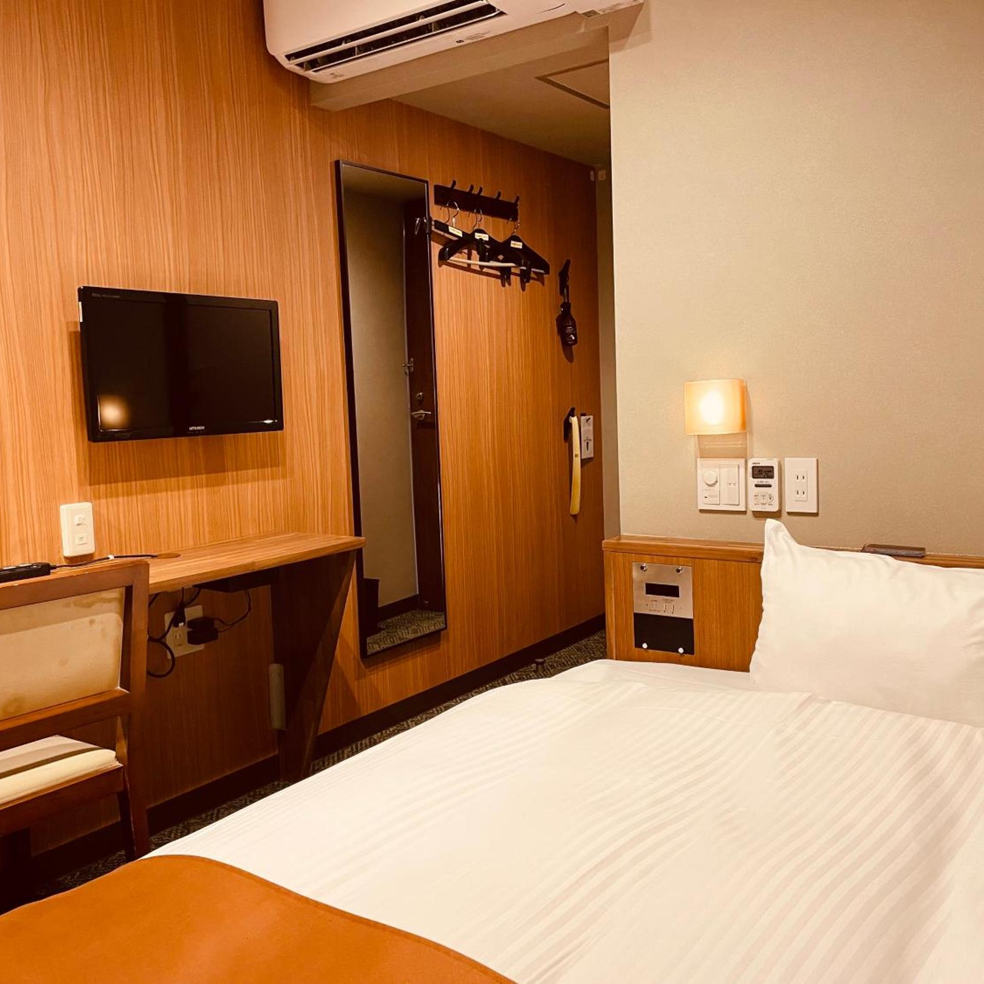 ROOM, SINGLE