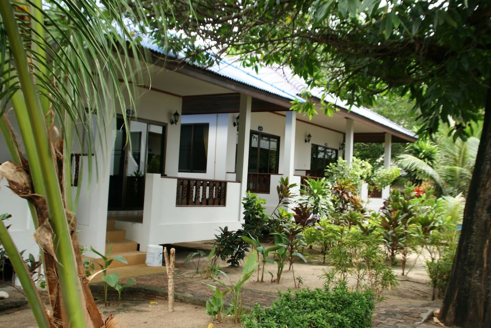 Marina Beach Resort 7/65