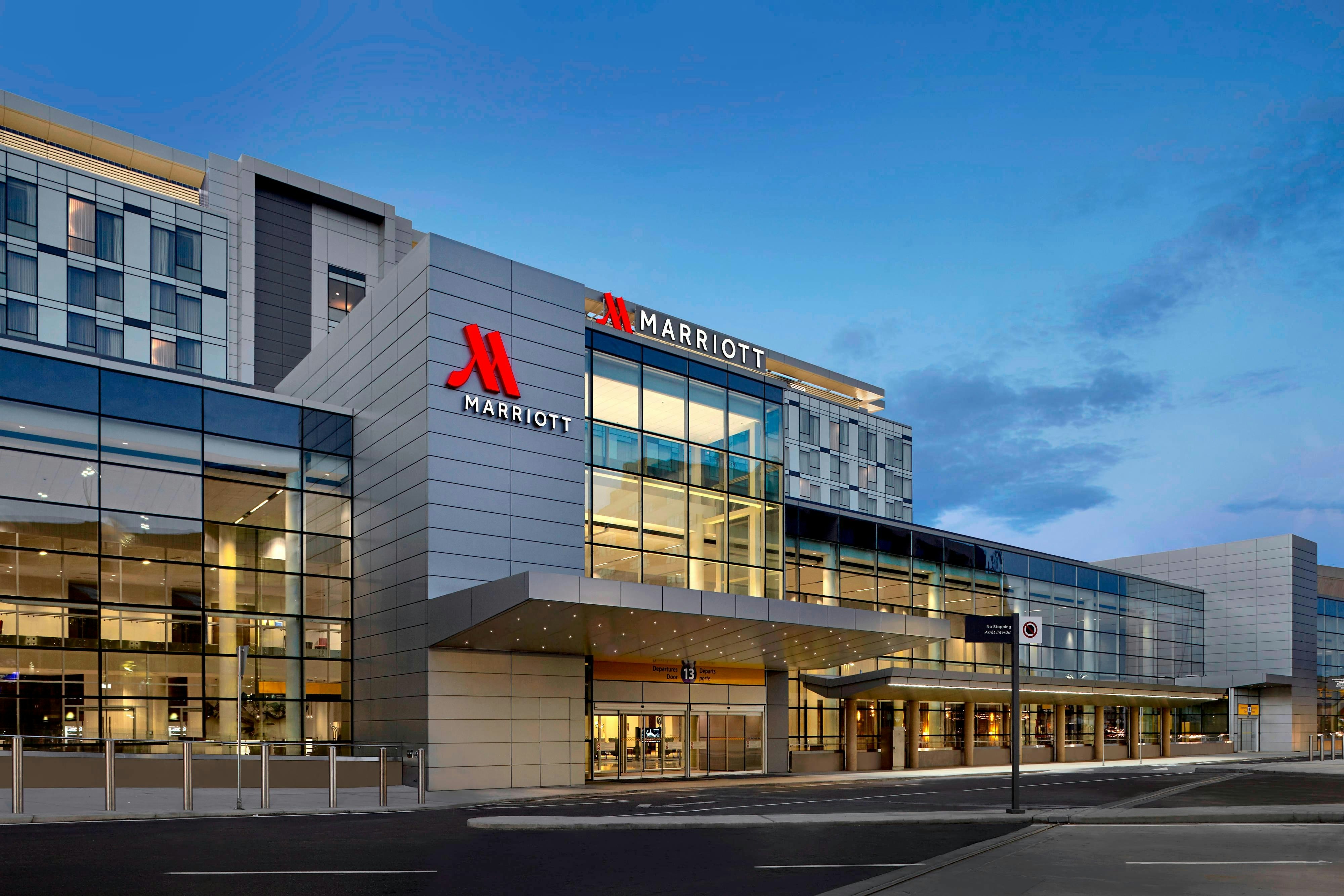 CALGARY AIRPORT MARRIOTT IN-TERMINAL HOTEL 1/33