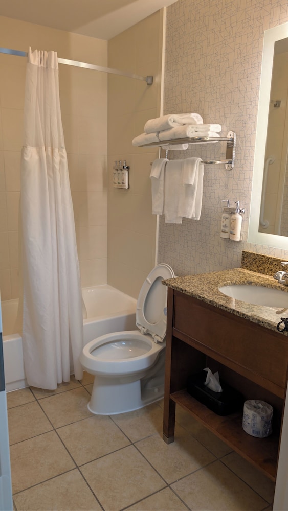 Holiday Inn Express Philadelphia Airport 48/50