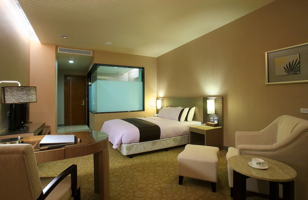 Shinkansen Grand Hotel 50/50